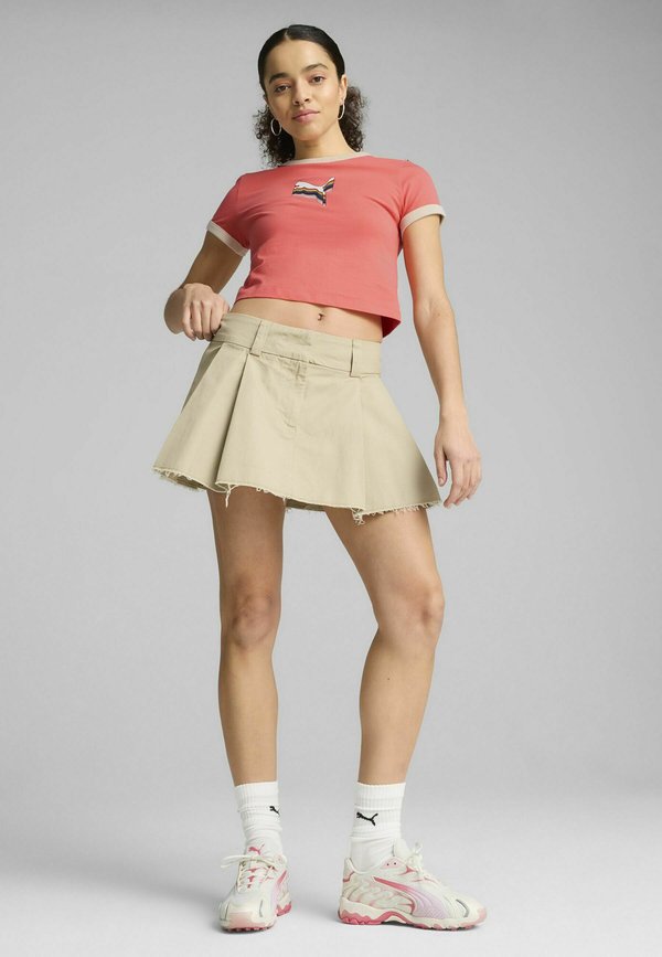 Puma EQUAL LOVE CONFEDERATION MIT GRAFIK - Print T-shirt - peach frost
