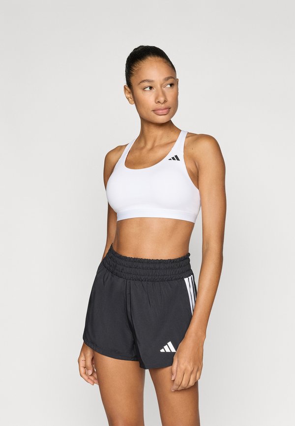 adidas Performance OPTIMÉ ESSENTIALS WORKOUT MEDIUM SUPPORT BRA - Medium support sports bra - white