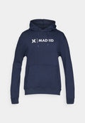 Dunkelblaues Kapuzensweatshirt aus weichem Stoff, mit einer frontalen Tasche und einem weißen "MADRID"-Logo auf der Brust gedruckt.