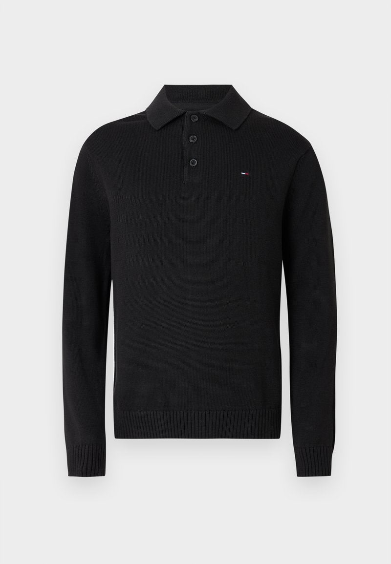 Schwarzer, gestrickter Polopullover mit Kragen, Drei-Knopf-Verschluss und gerippten Bündchen. Verfügt über ein kleines Logo auf der Brust.