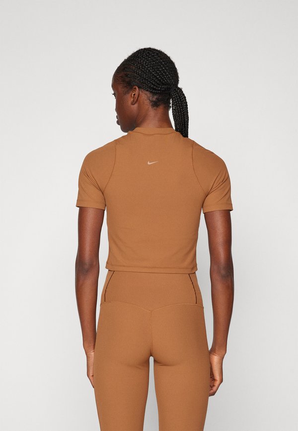 Nike Performance