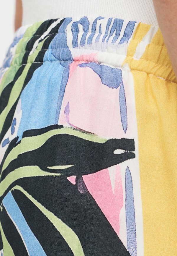 On Vacation CAPRI PANTS UNISEX