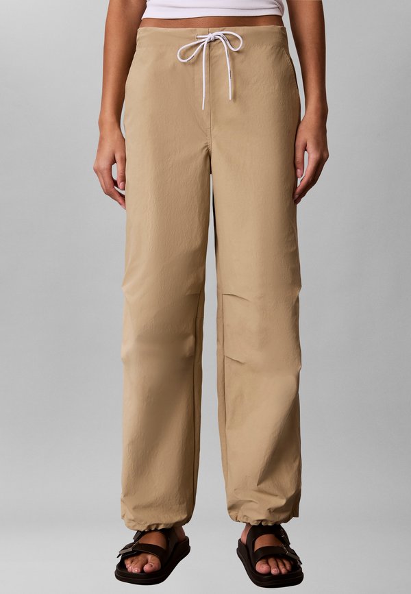 Calvin Klein Jeans CRINKLE PANT - Trousers - cornstalk