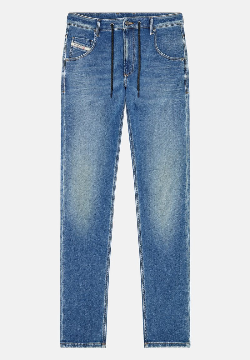 Jeans-Jogginghose in Hellblau mit leicht verblasster Optik. Mit elastischem Bund und Kordelzug sowie fünf Taschen.