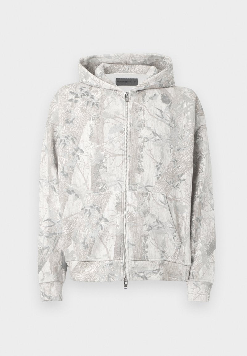 Kapuzensweatshirt in Hellgrau mit einem naturinspirierten Muster. Verfügt über einen Frontreißverschluss, zwei Taschen und gerippte Bündchen. Weiche Textur.