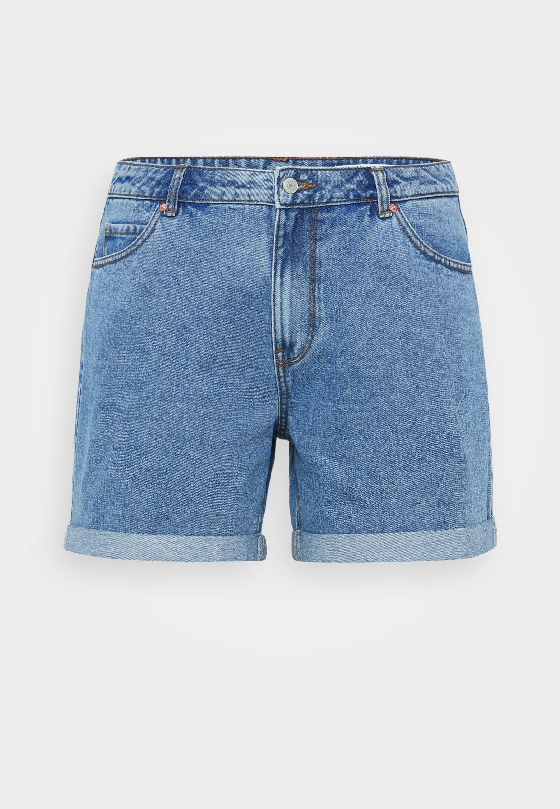 Jeansshorts in hellblau, mit umgeschlagenem Saum, fünf Taschen, Knopfverschluss und gesteppten Details. Aus Baumwollstoff gefertigt.