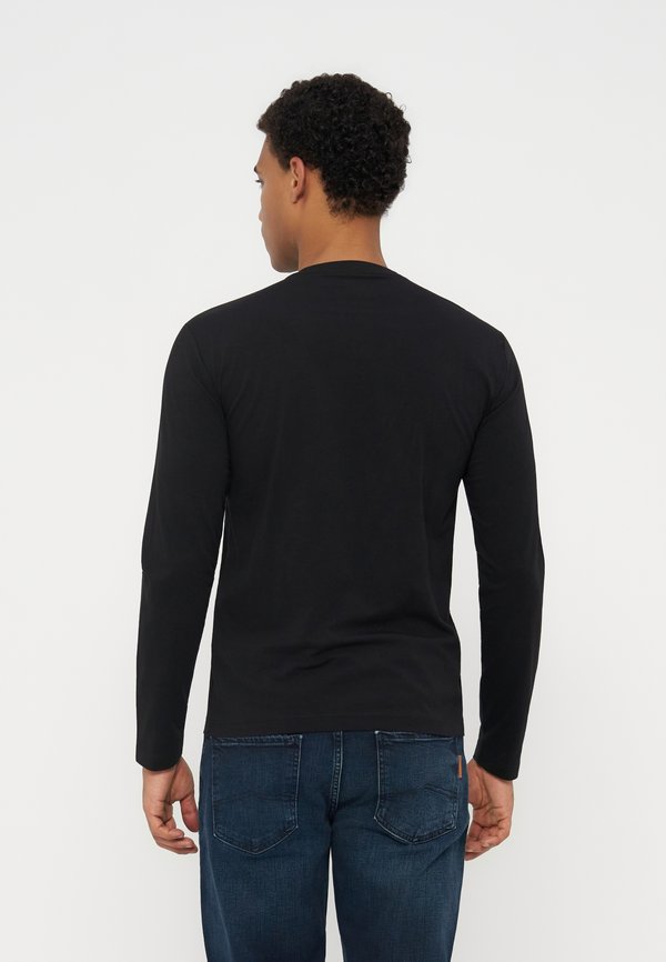 EA7 Emporio Armani