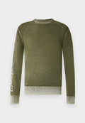 Langärmeliges olivgrünes Sweatshirt mit gerippten Bündchen und Saum, dezenter verwaschener Textur und hellfarbigen grafischen Text auf dem rechten Ärmel.