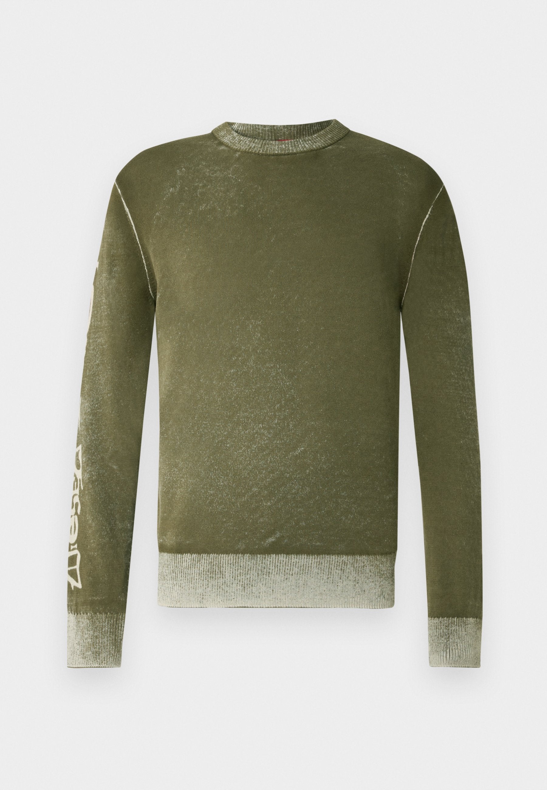 Langärmeliges olivgrünes Sweatshirt mit gerippten Bündchen und Saum, dezenter verwaschener Textur und hellfarbigen grafischen Text auf dem rechten Ärmel.