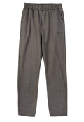 Graue Sweatpants mit elastischem Bund, Seitentaschen und einem dezenten strukturierten Muster für zusätzliche Details. Lockerer Schnitt mit geraden Beinen.