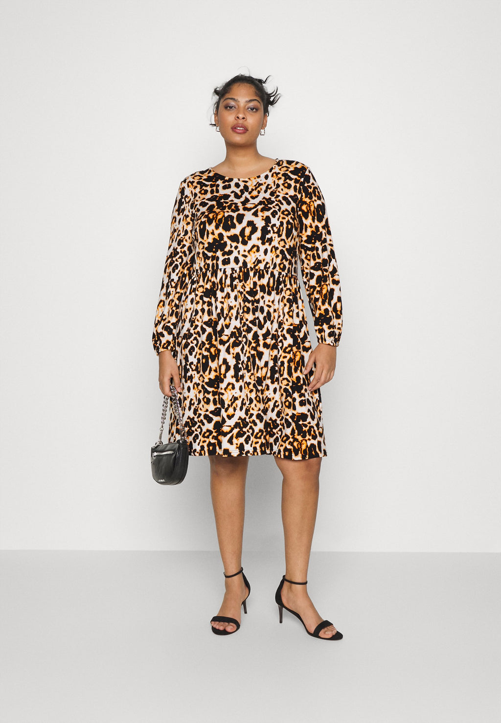 CARVILEA CUTLINE DRESS  Media 2