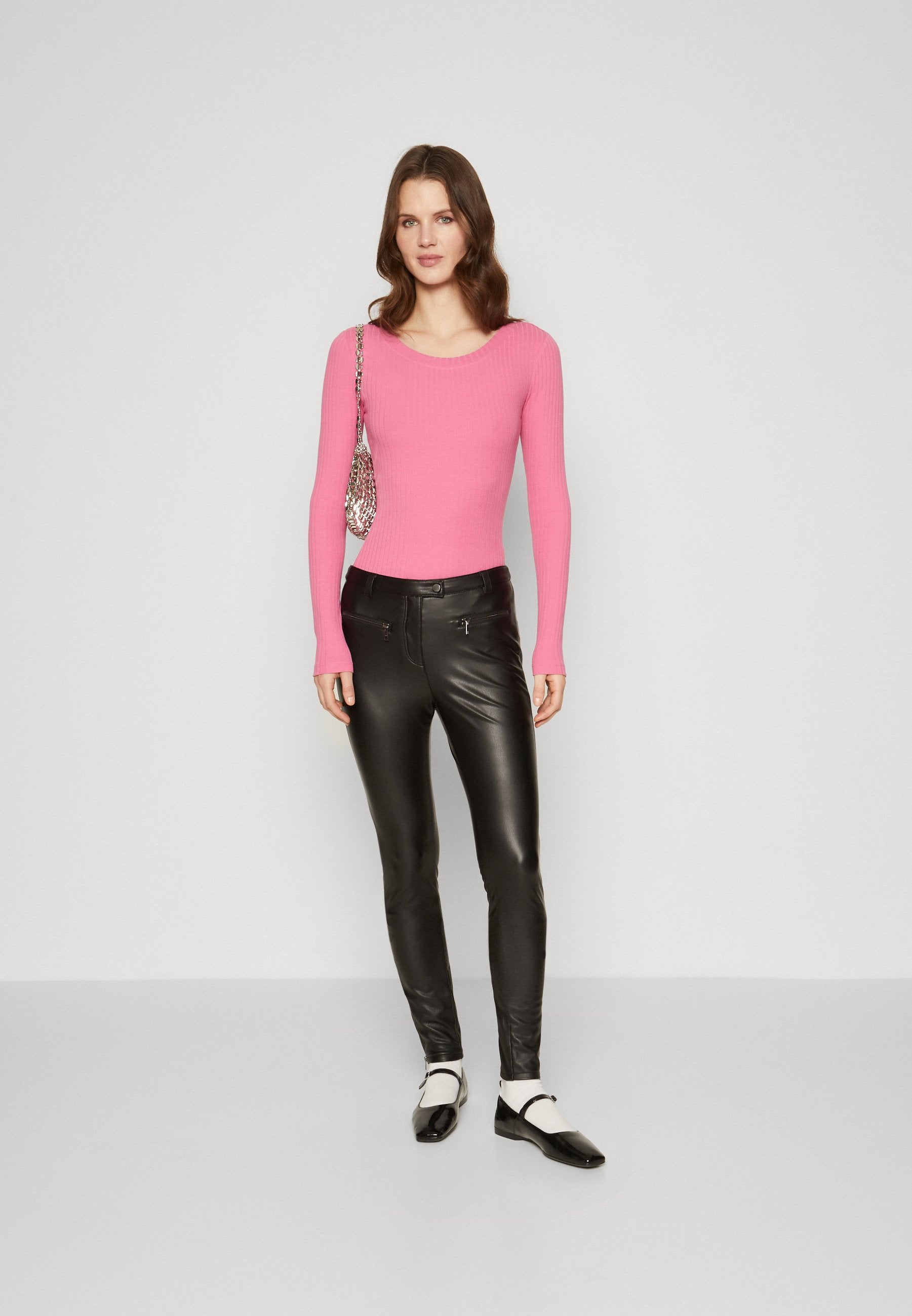 ONLJENNA ZIP Media 2