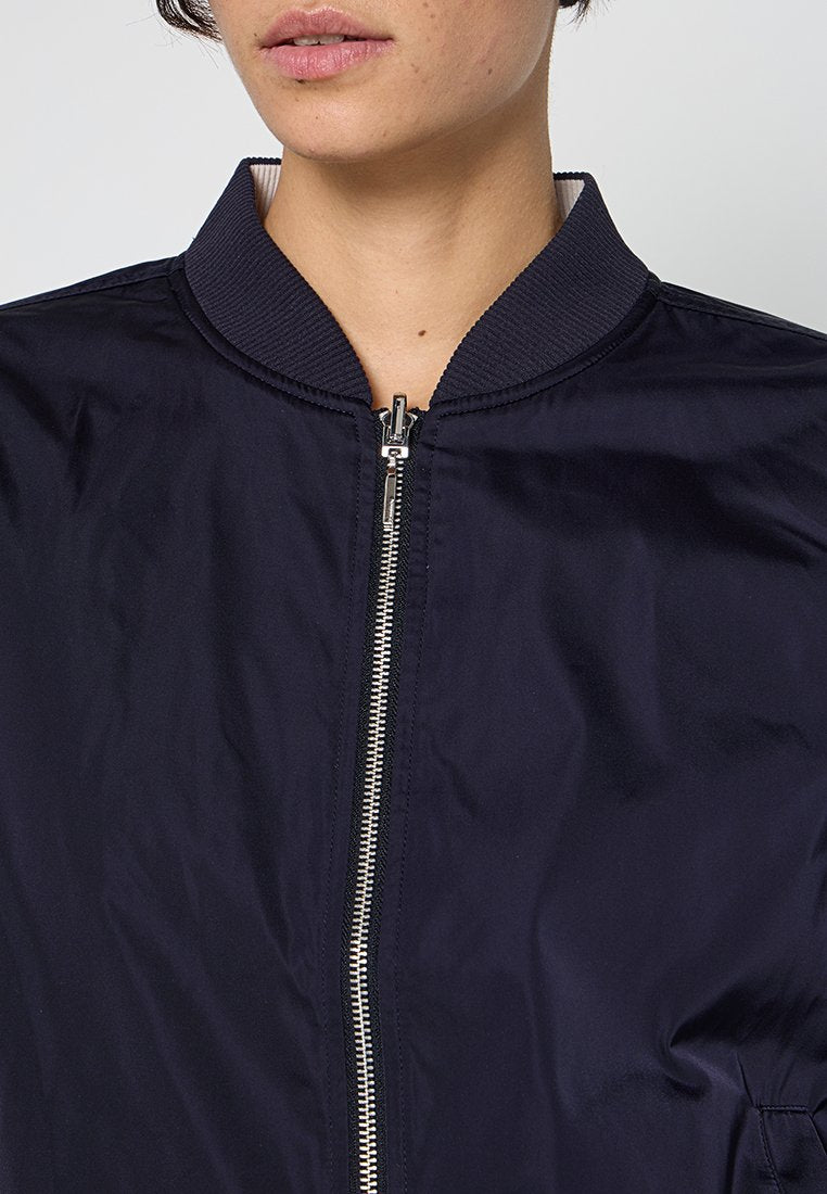comma Bomberjacke Media 3