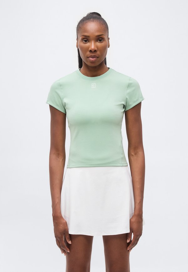 Nike Performance NIKECOURT ADVANTAGE  - Sports T-shirt - steam/white