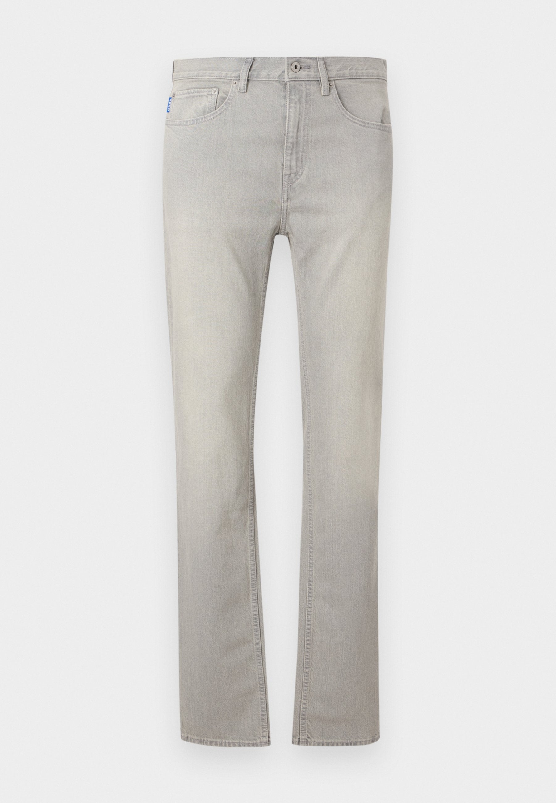 Hellgraue Jeans mit geradem Bein, fünf Taschen, Knopfverschluss und Gürtelschlaufen, vor einfachem Hintergrund dargestellt.