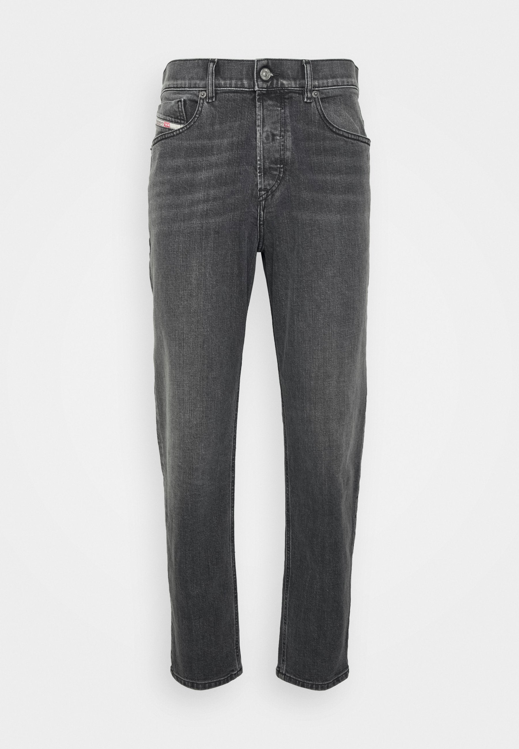 Graue Jeans aus Denim mit geradem Schnitt, ausgestattet mit einem klassischen Fünf-Taschen-Design, Knopfverschluss und subtiler Ausbleichung des Stoffs.