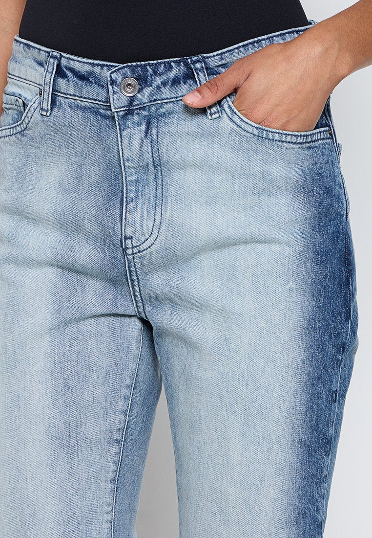 Armani Exchange Jeans Tapered Fit Media 5
