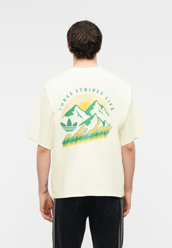 adidas Originals MOUNTAIN GFX TEE UNISEX - Print T-shirt - off-white
