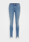 Schlanke blaue Denim-Jeans mit verwaschenen Details, ausgestattet mit einem rohen Saum, fünf Taschen und einem klassischen Knopfverschluss am Taillenbund.