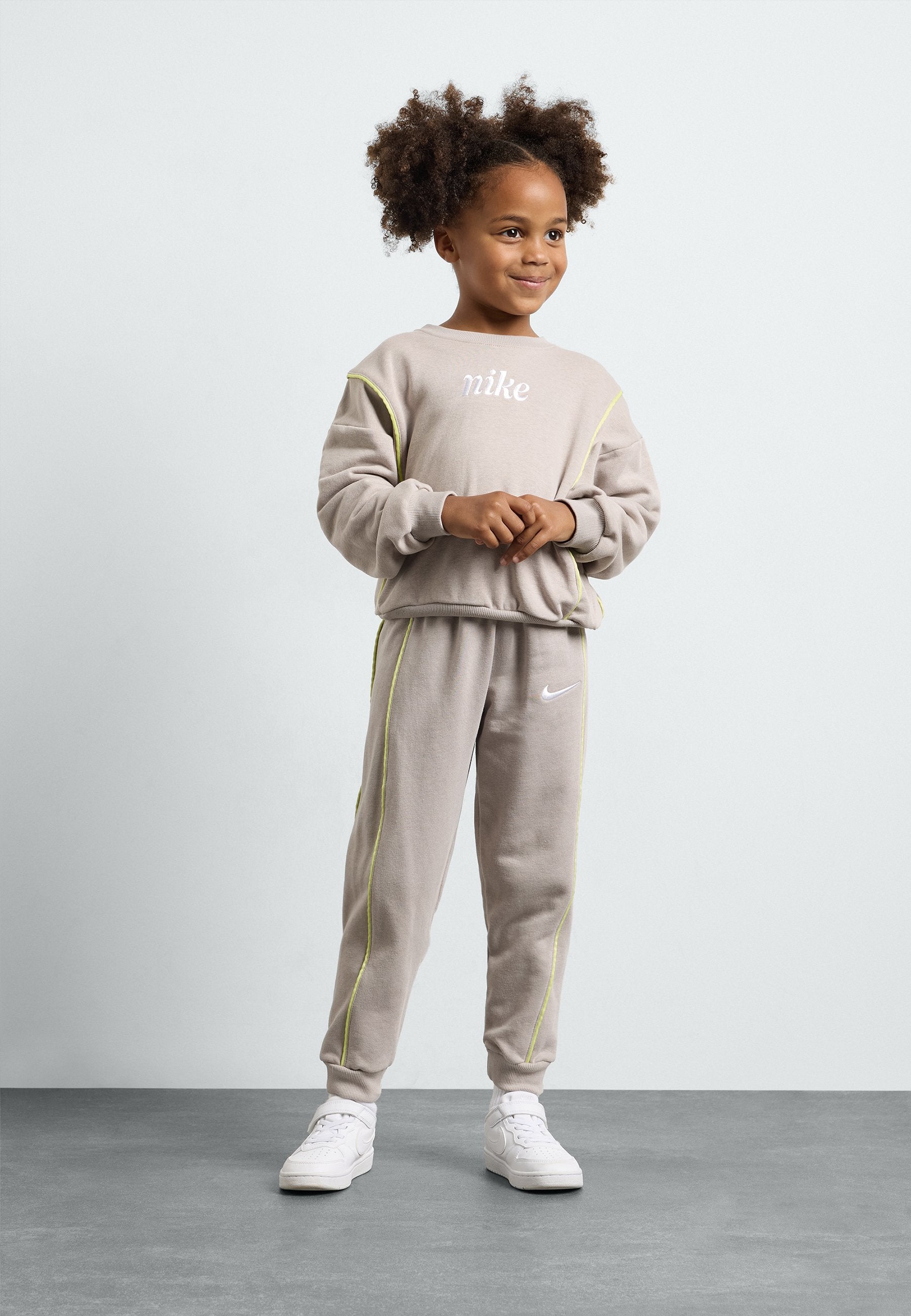 Nike Sportswear ESSENTIALS CREW SET