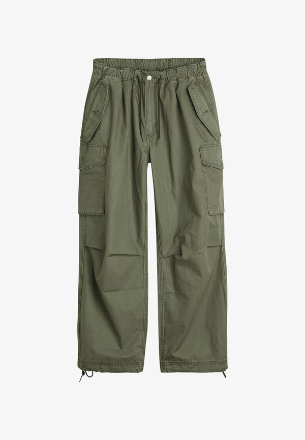 Levi's® BAGGY FIELD CARGO - Cargo trousers - olive
