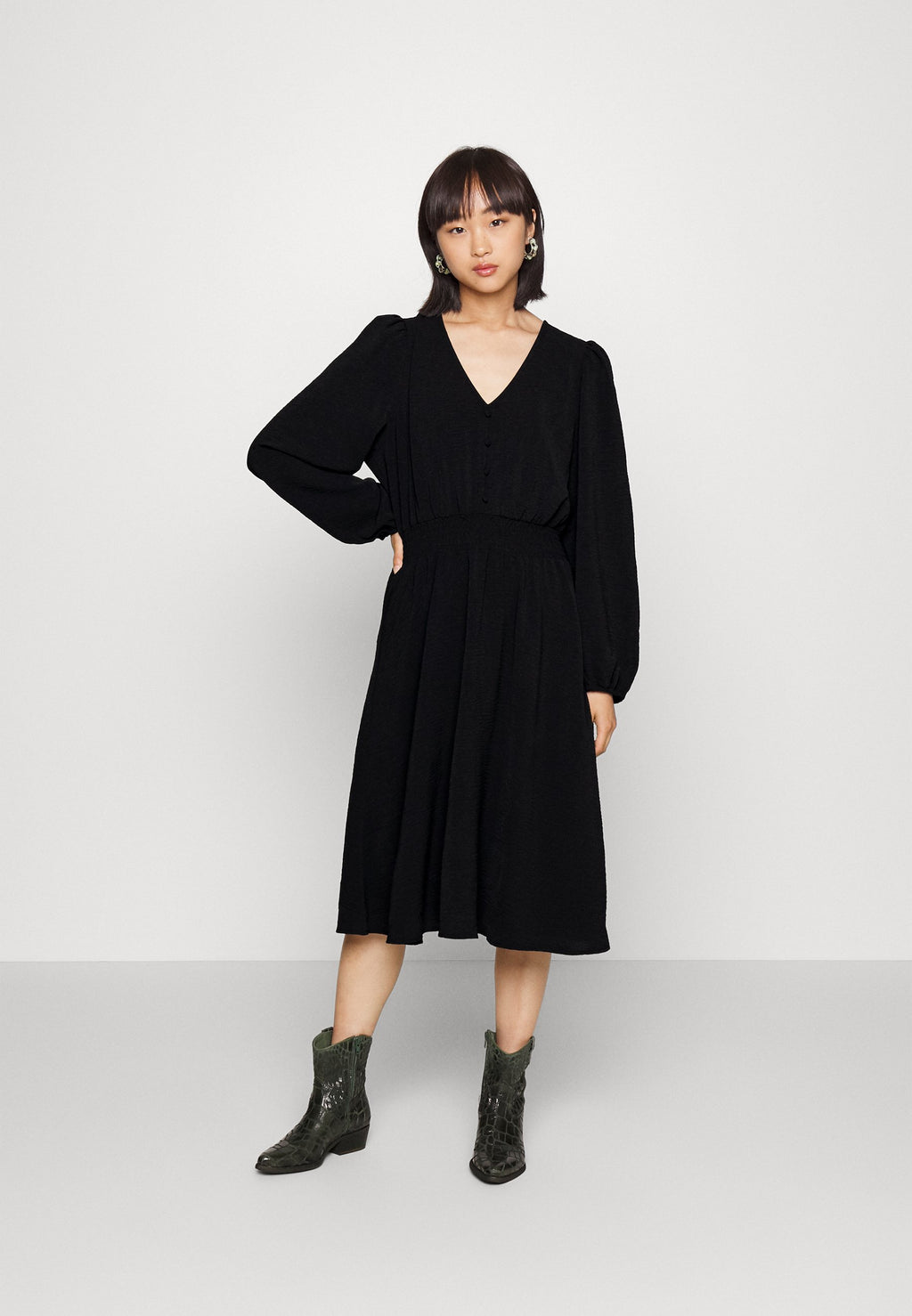 ONLMETTE NECKSMOCK DRESS Media 2