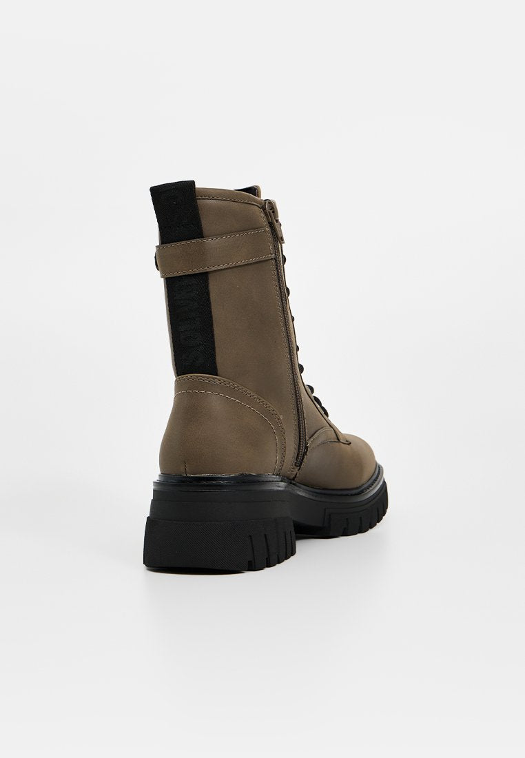 s.Oliver Schnürstiefelette Media 3