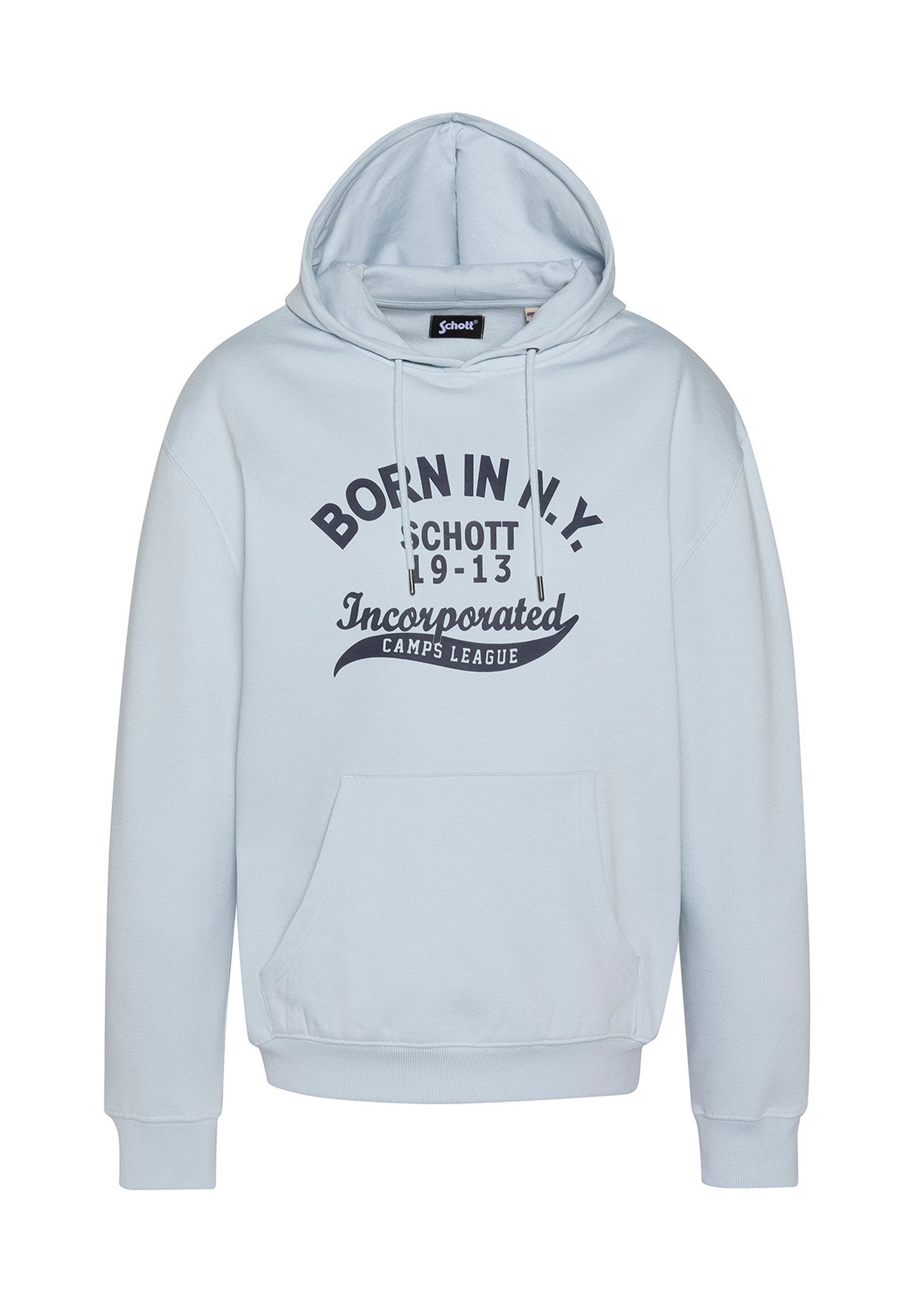 Hellblauer Hoodie mit Fronttasche und schwarzem Text: "Born in N.Y. Schott 1913 Incorporated Camps League."