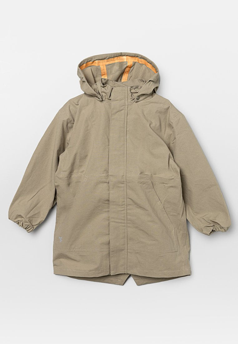 Helle olivgrüne Jacke mit Kapuze, elastischen Bündchen, zwei Fronttaschen und einem orangefarbenen Innenfutter. Gefertigt aus einem strukturierten, strapazierfähigen Material.