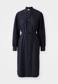 Navyblaues langärmliges Kleid mit Kragen, Knopfleiste auf der Vorderseite und strukturiertem gesticktem Stoff an den Ärmeln, ausgestattet mit einem Taillengürtel.