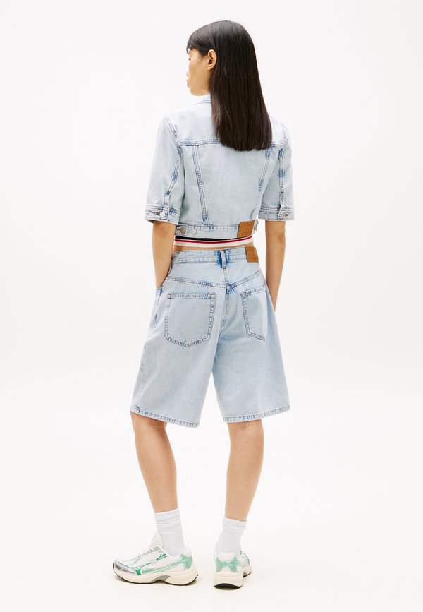 Tommy Jeans CROPPED REGULAR DENIM TRUCKER JACKET