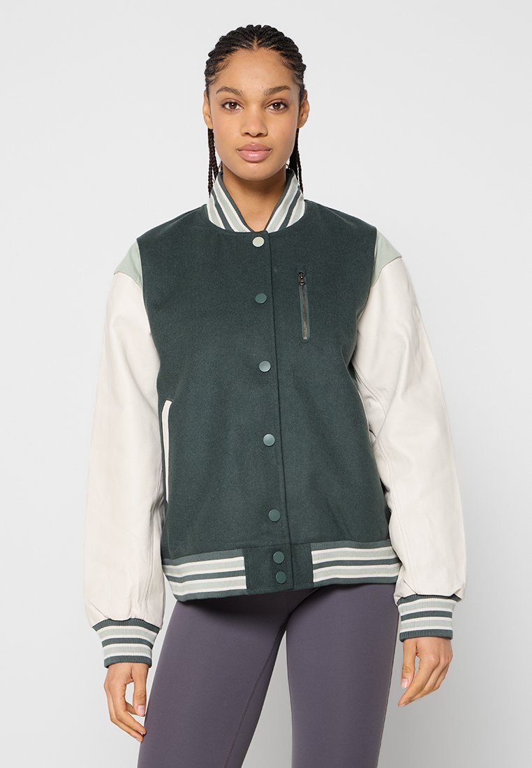 Nike Sportswear DESTROYER
