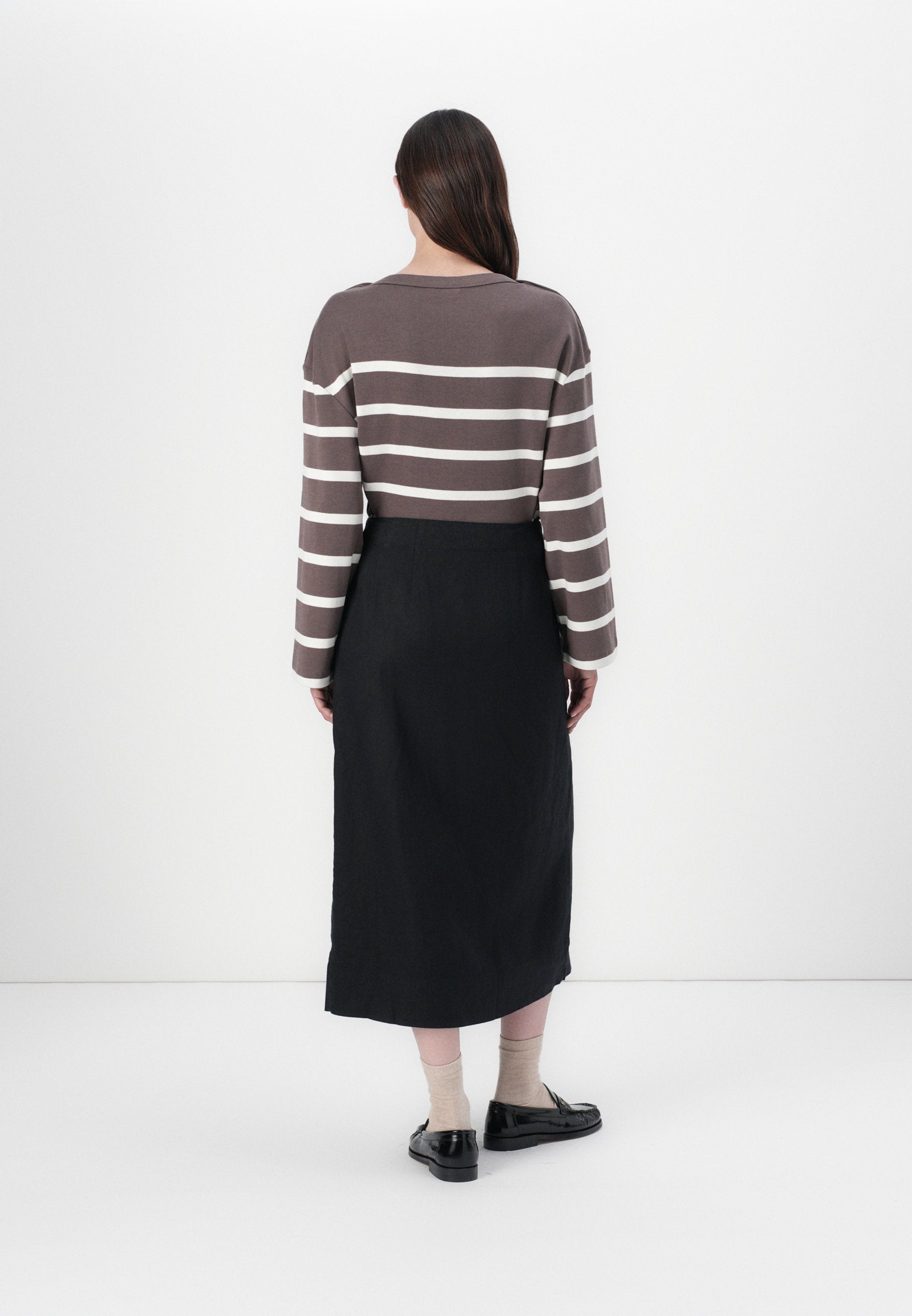 KNEE WRAP SKIRT Media 4