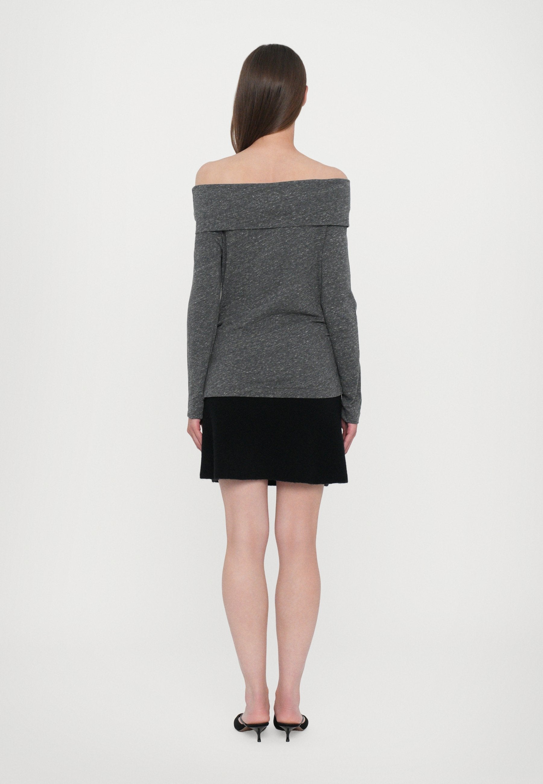 CLOSED ASYMMETRIC LONG SLEEVE
