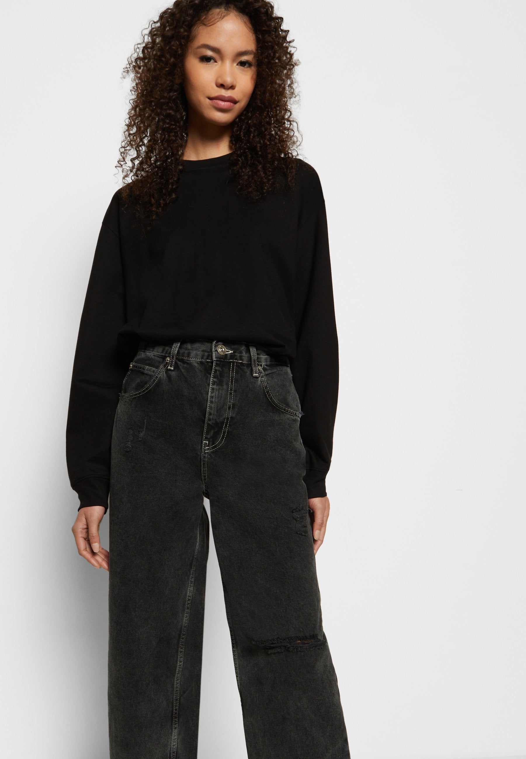 BDG Urban Outfitters WASHED RIPPED BOYFRIEND