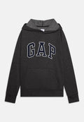 Dunkelgrauer Kapuzenpullover mit grauem Innenfutter an der Kapuze. Mit großem, navyblauem "GAP"-Logo über der Brust und einer vorderen Kängurutasche. Weicher Stoff.