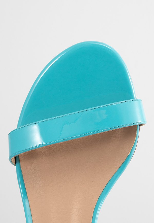 Stuart Weitzman NEARLYNUDE