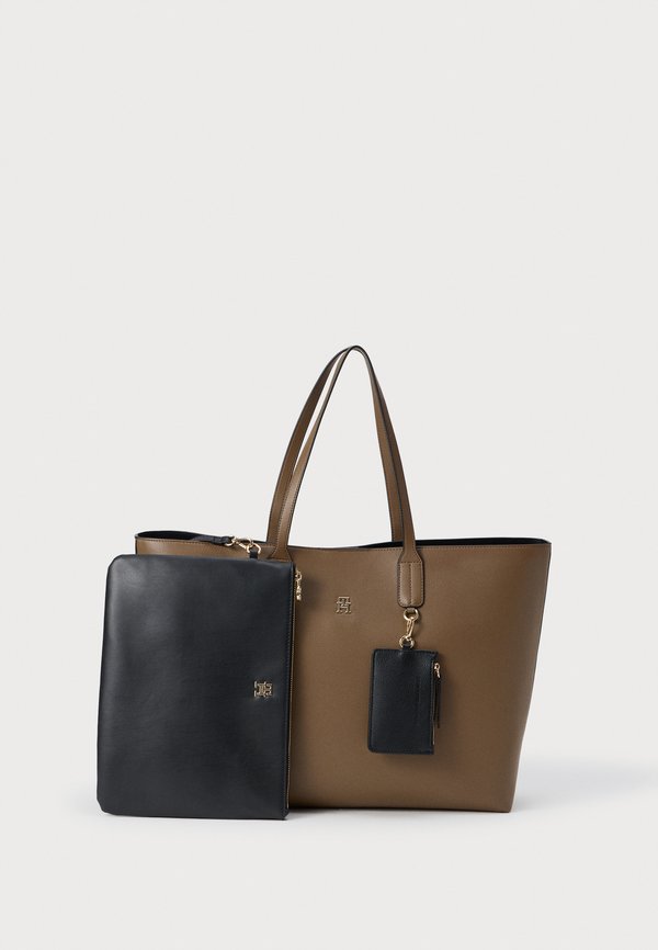 Tommy Hilfiger THE AMERICAN ICON PEBBLE GRAIN TOTE BAG - Tote bag - nordic taupe
