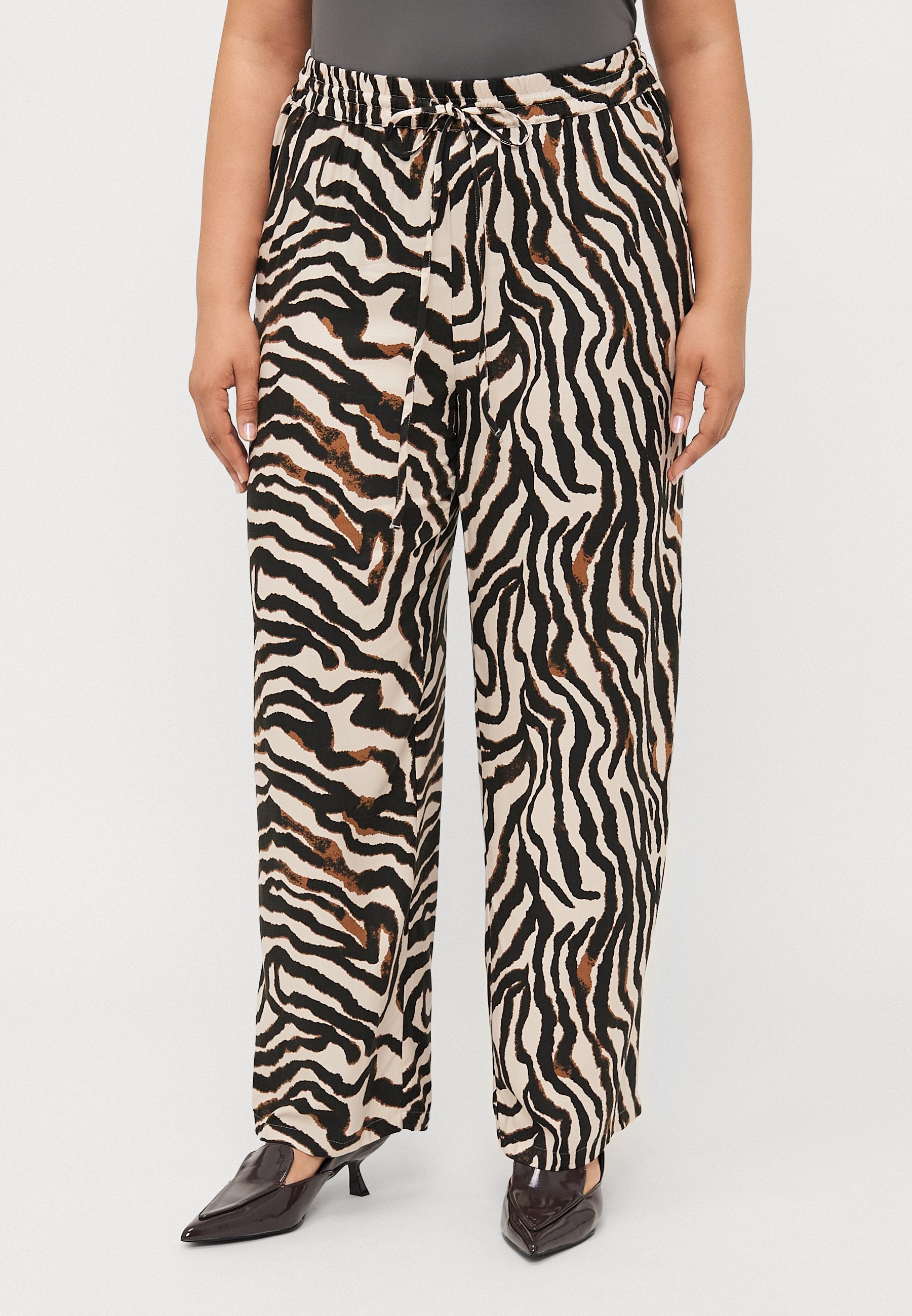 CARBERTE PANTS Media 3
