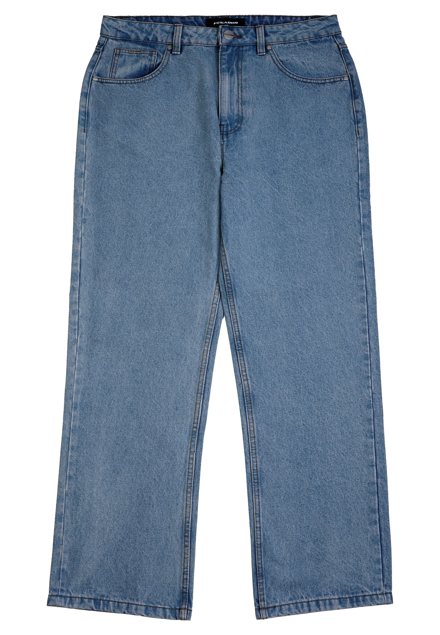 Hellblaue Jeans aus Denim mit geraden Beinen, vorderem Knopf und Reißverschluss, Gürtelschlaufen und Fünf-Taschen-Design.