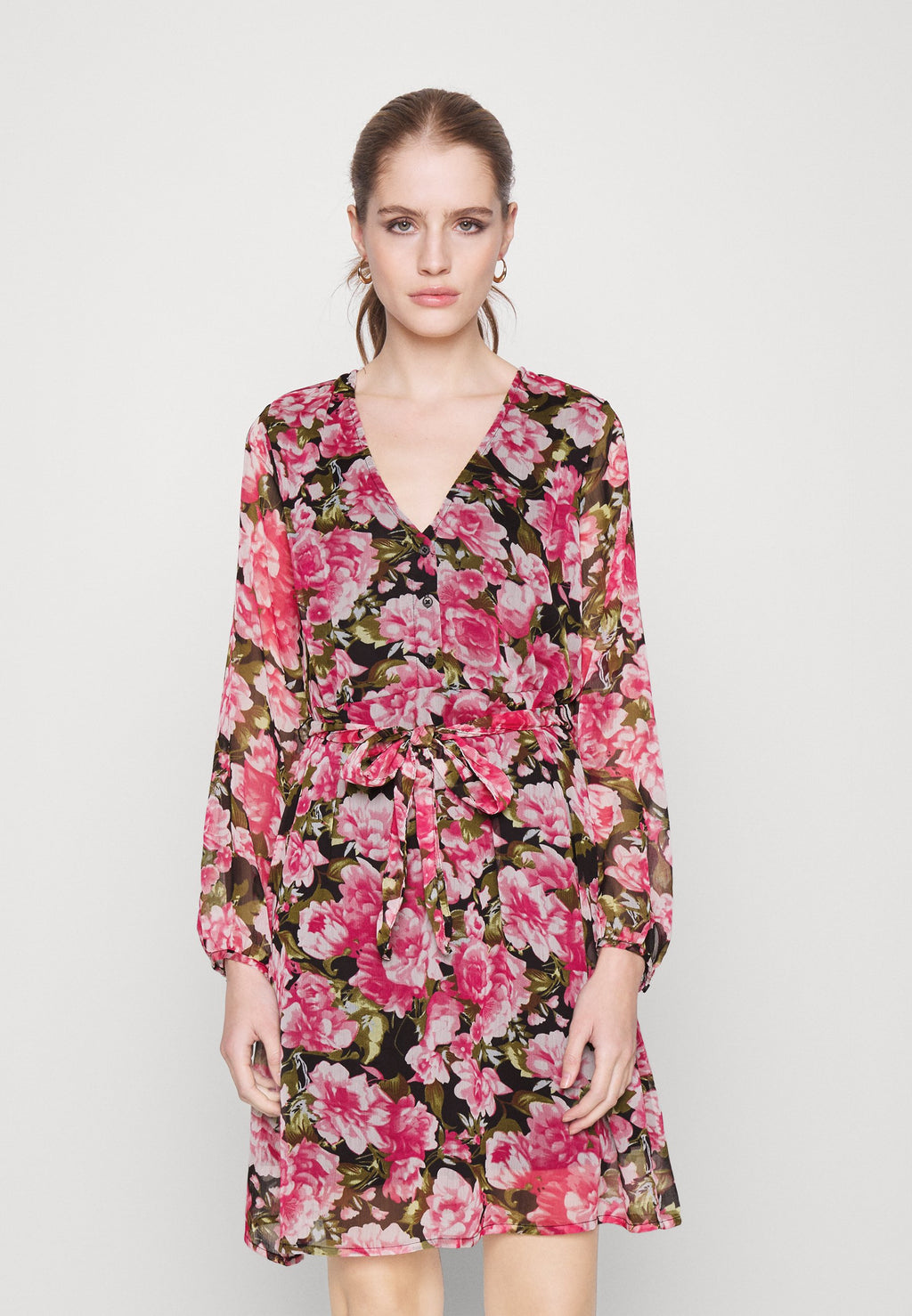 ONLSAGA V NECK BUTTON DRESS Media 3