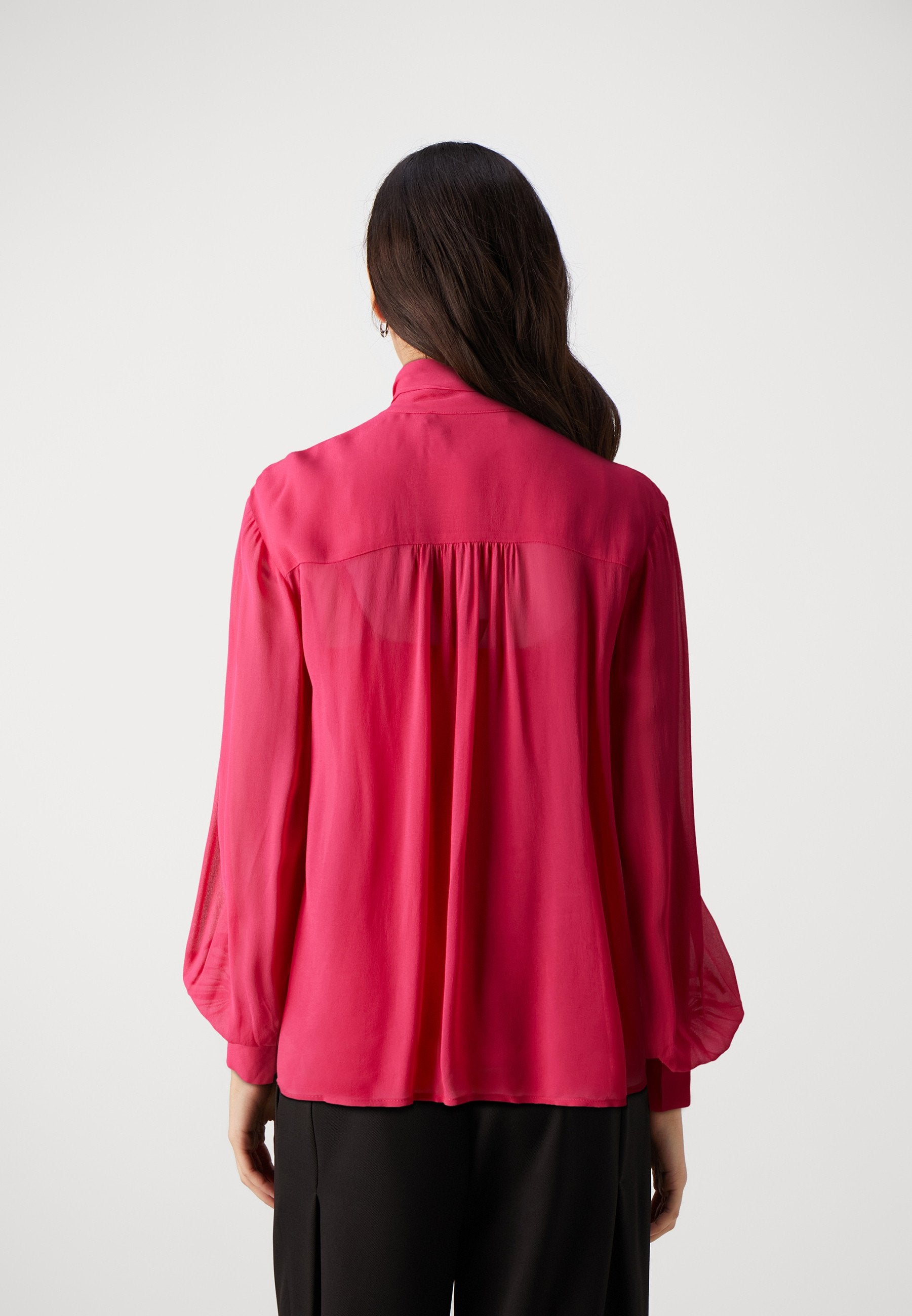 BOW BLOUSE Media 4