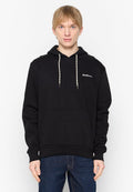 Schwarzer Kapuzenpullover mit einer Fronttasche, kontrastierenden Kordeln und einem kleinen Logo auf der Brust. Hergestellt aus weichem Stoff mit lockerer Passform.