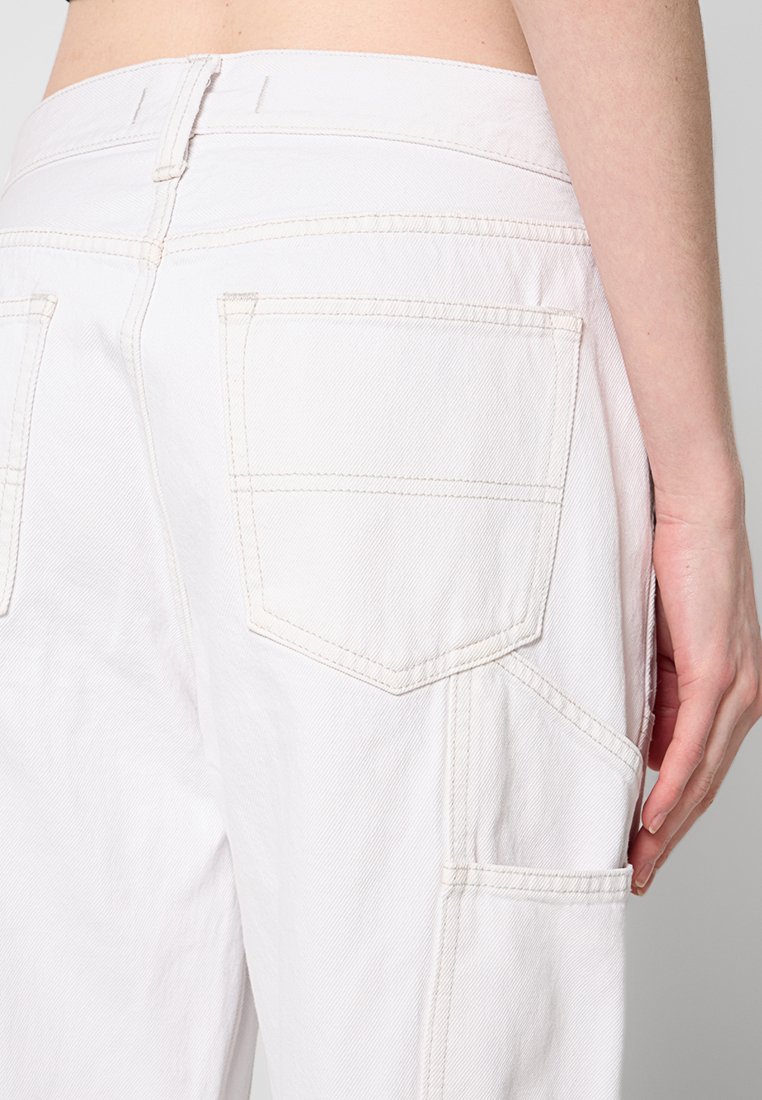 Abercrombie & Fitch RELAXED FIT
