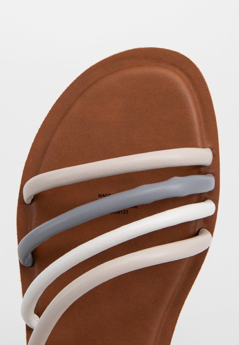 TOMS WILLA