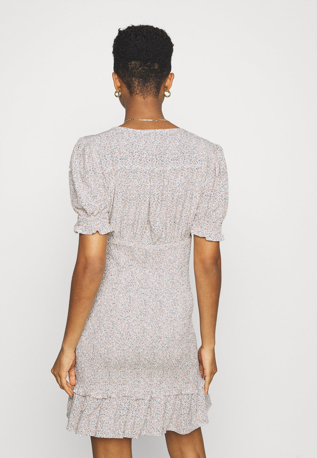 NA-KD V-NECK SMOCKED MINI DRESS