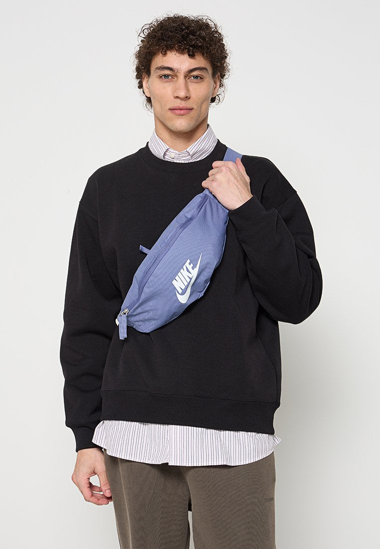 Nike Sportswear HERITAGE