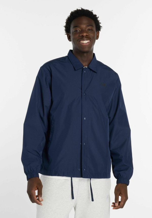 New Balance LIGHTWEIGHT COACHES JACKET - Summer jacket - team navy