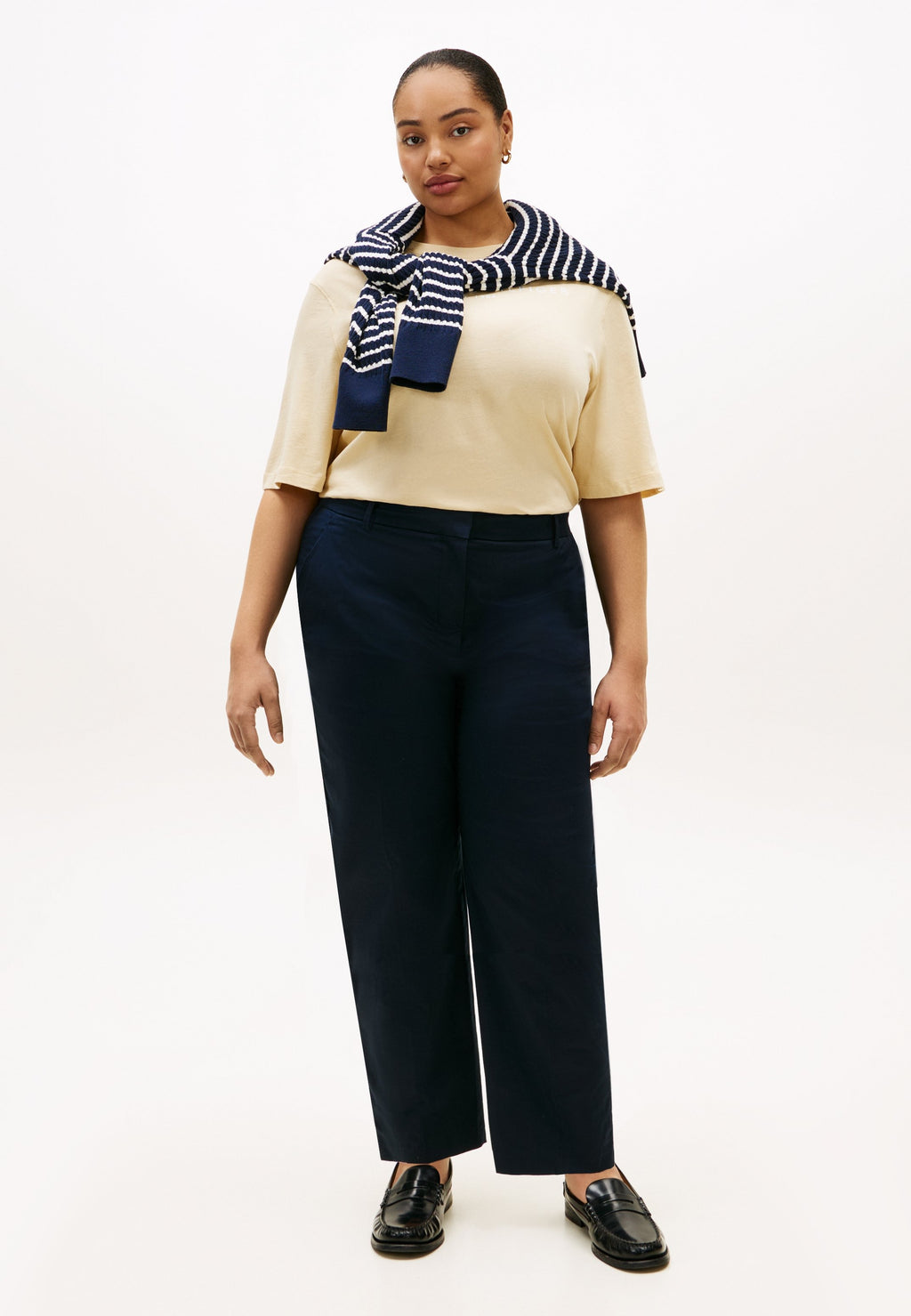 CURVE LOGO RELAXED JERSEY T-SHIRT Media 2