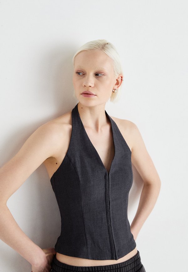 Weekday NADJA HALTERNECK